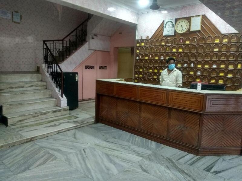SPOT ON 80584 Pudur Lucky Mansion Hotel Chennai Bagian luar foto